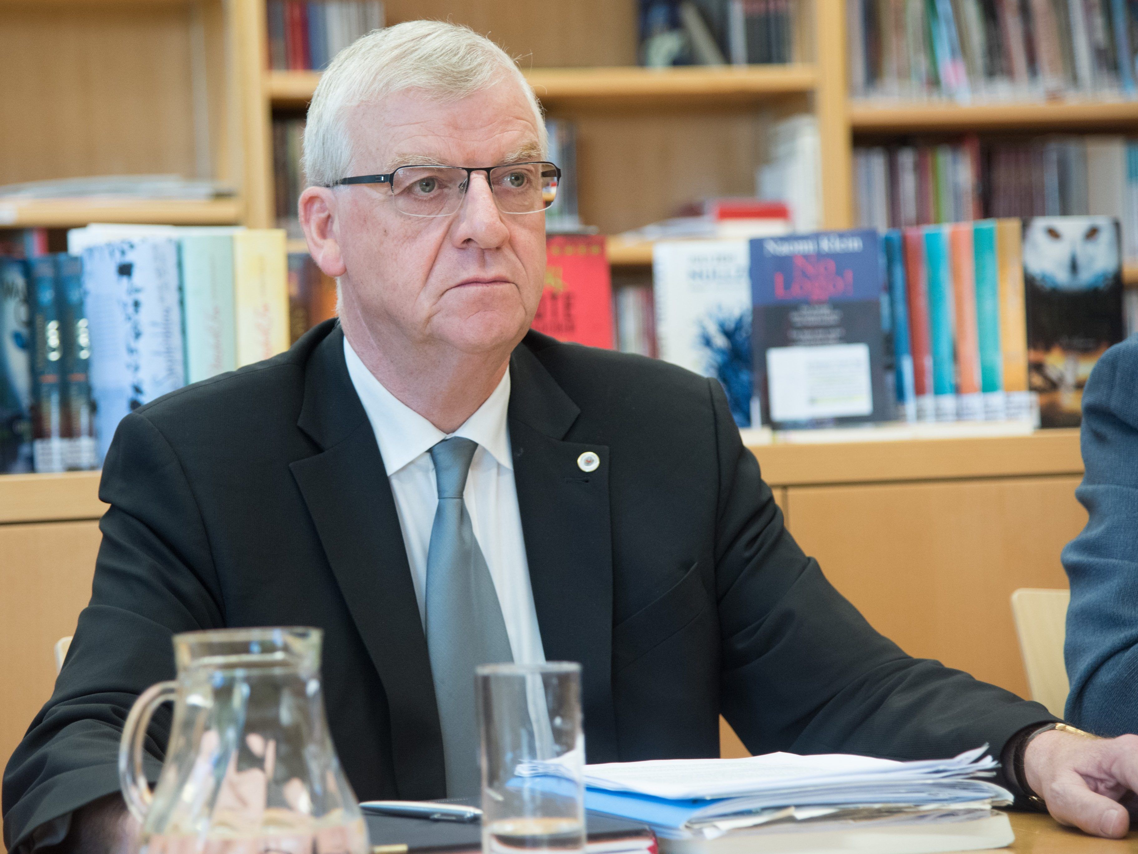 Wolfgang Türtscher nennt das ÖVP-FPÖ-Regierungsprogramm Bildung "Leistungsorientiert – dem Hausverstand verpflichtet". Wolfgang Türtscher nennt das ÖVP-FPÖ-Regierungsprogramm Bildung "Leistungsorientiert – dem Hausverstand verpflichtet".