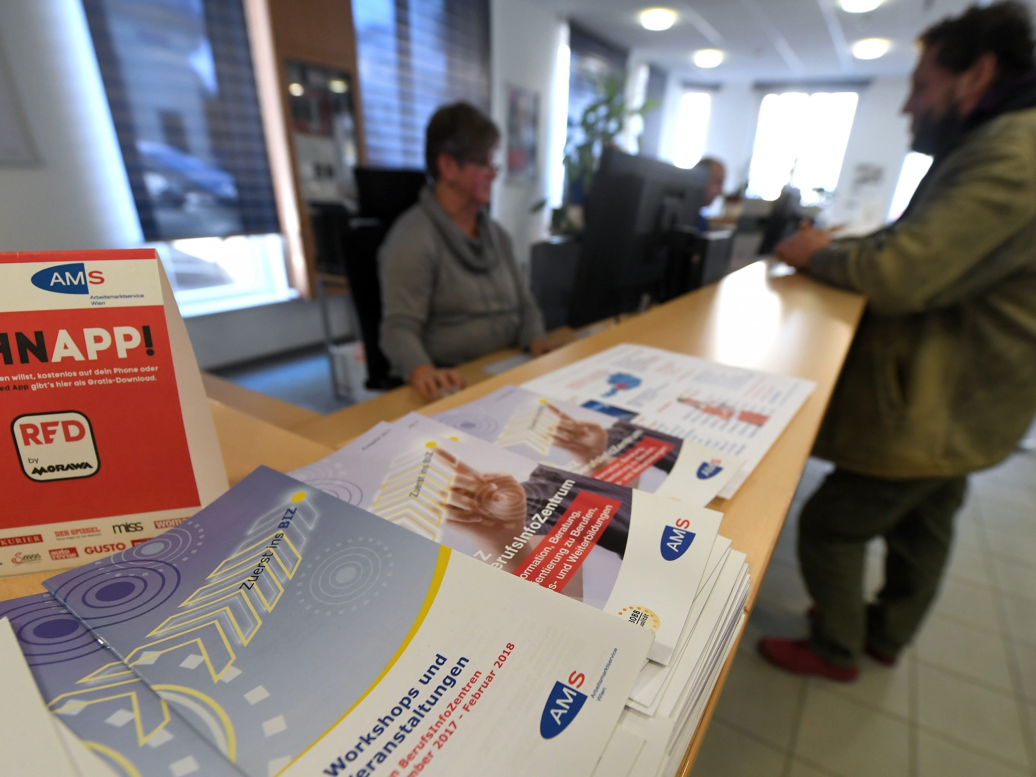 Es gebe keine Hinweise, dass Menschen mit Migrationshintergrund schlechter betreut werden, heißt es in dem Bericht. Es gebe keine Hinweise, dass Menschen mit Migrationshintergrund schlechter betreut werden, heißt es in dem Bericht.