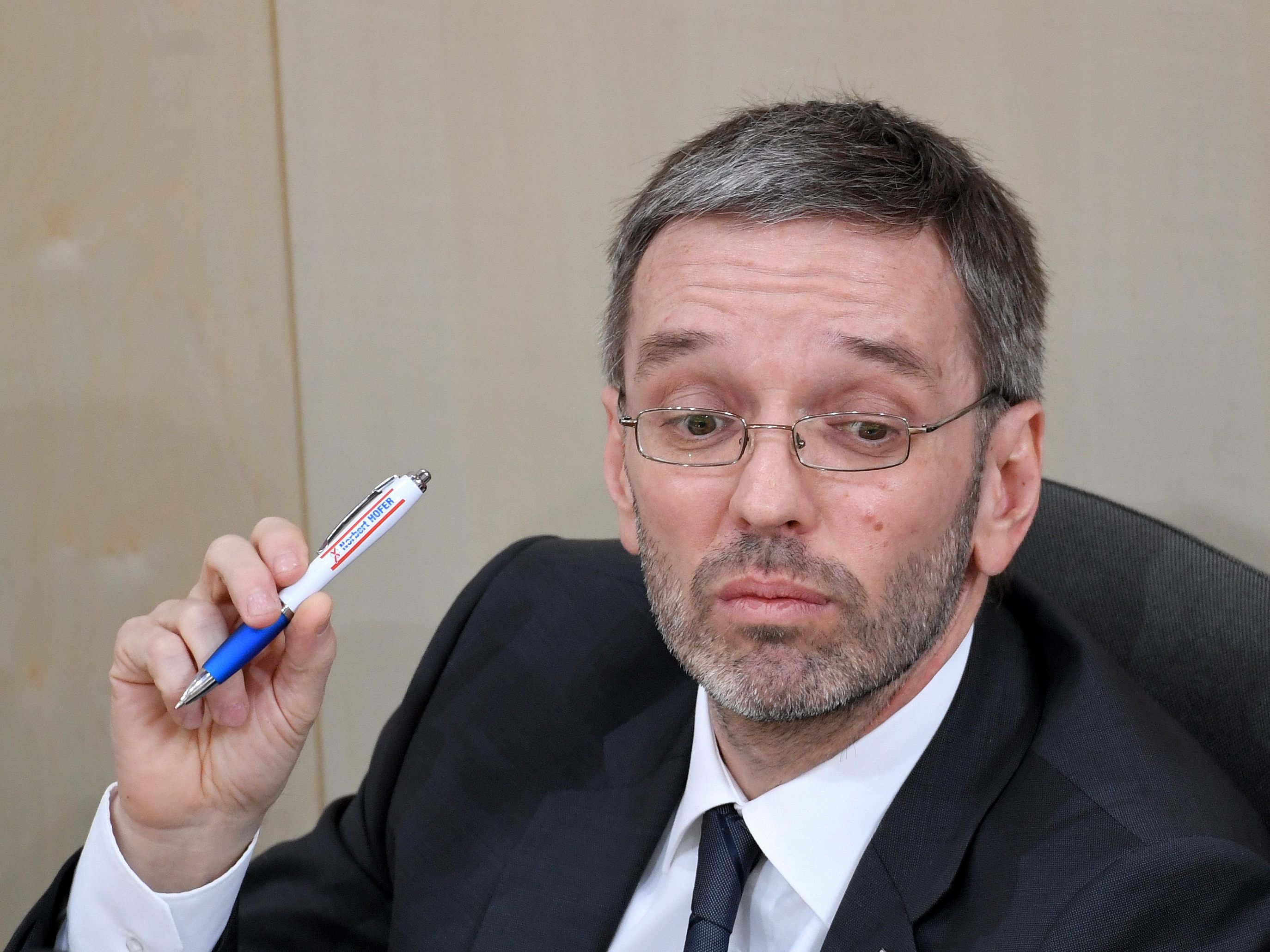 Kickl wird von der SPÖ scharf kritisiert. Kickl wird von der SPÖ scharf kritisiert.