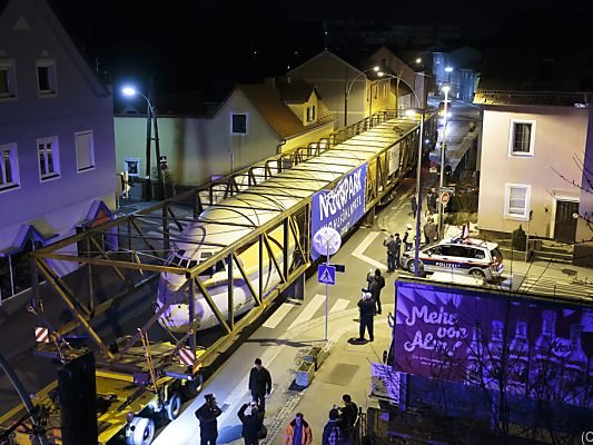 Der 122-Tonnen-Transport querte Graz Der 122-Tonnen-Transport querte Graz