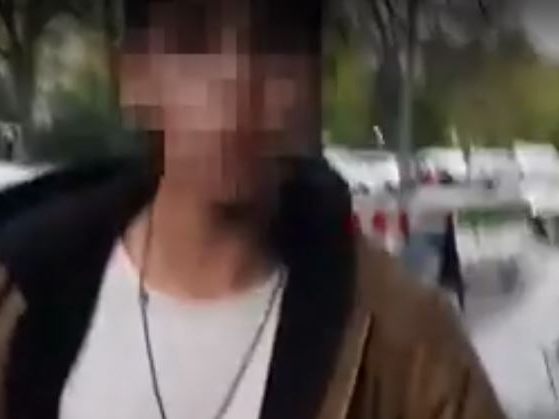 Die Unbekannten schlugen mit einem Gürtel zu. Die Unbekannten schlugen mit einem Gürtel zu.