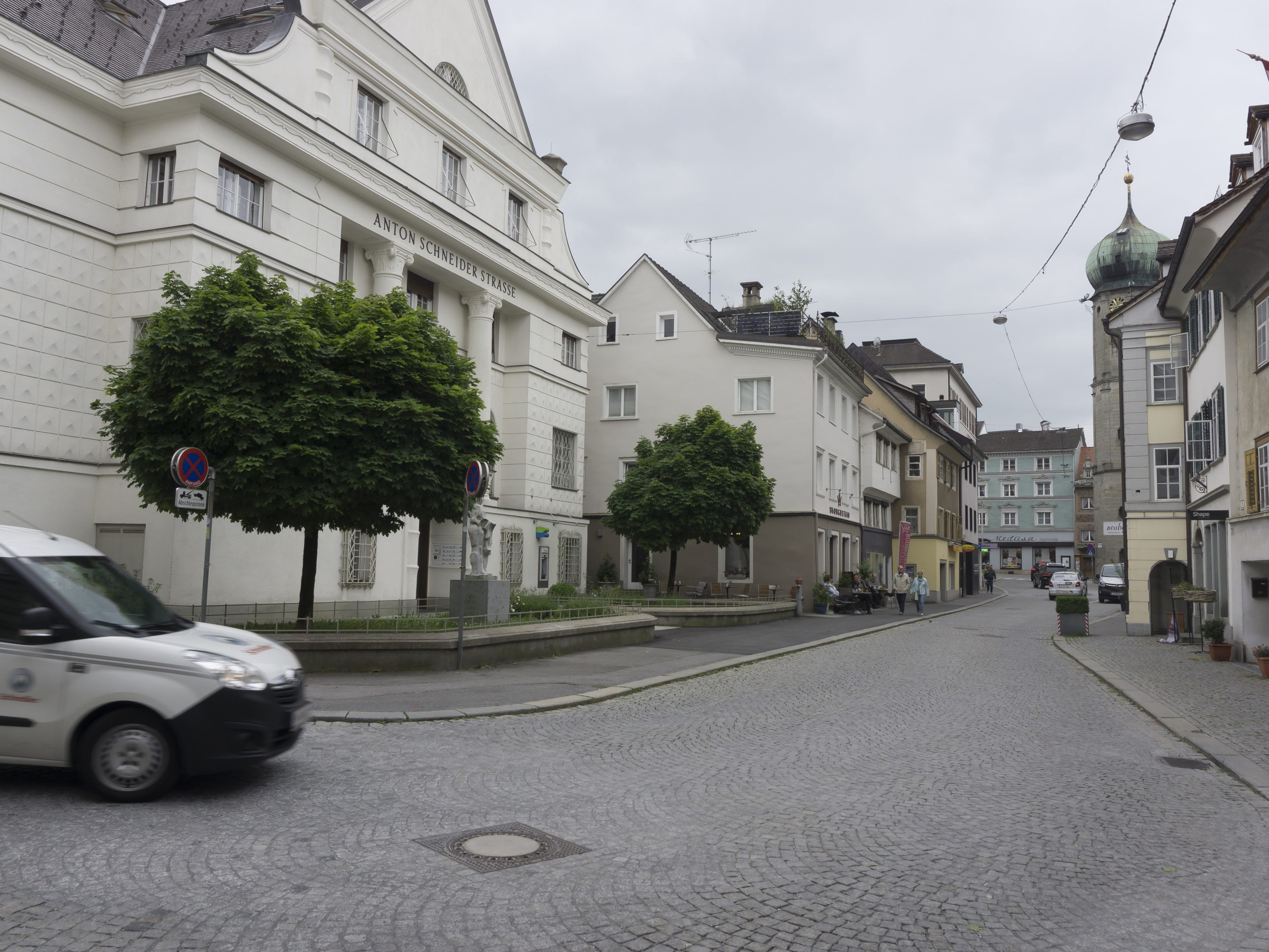 Die Anton-Schneider-Straße wird für Autos künftig enger.