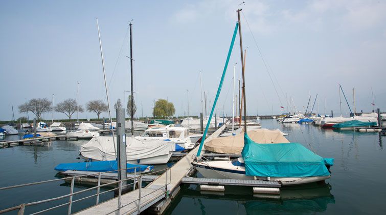 Zu tief ausgelegte Boote wurden in den Sporthafen verlegt. Zu tief ausgelegte Boote wurden in den Sporthafen verlegt.