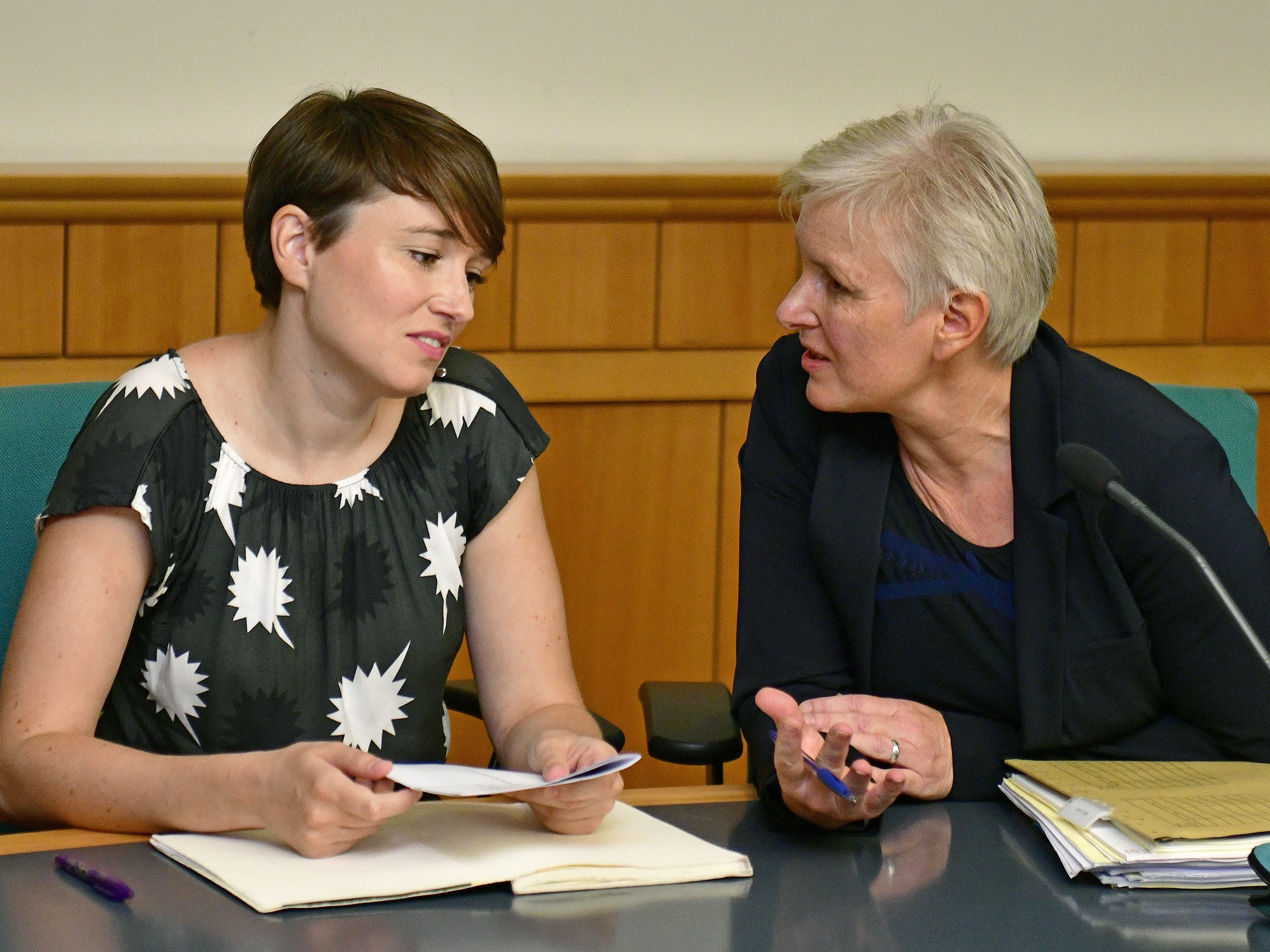 Der Prozess ergab, dass Maurer dem Kläger eine Strafe von 4.000 Euro zahlen muss. Der Prozess ergab, dass Maurer dem Kläger eine Strafe von 4.000 Euro zahlen muss.