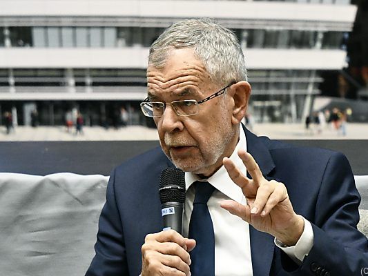 Van der Bellen kritisierte überdies die Abschiebepraxis