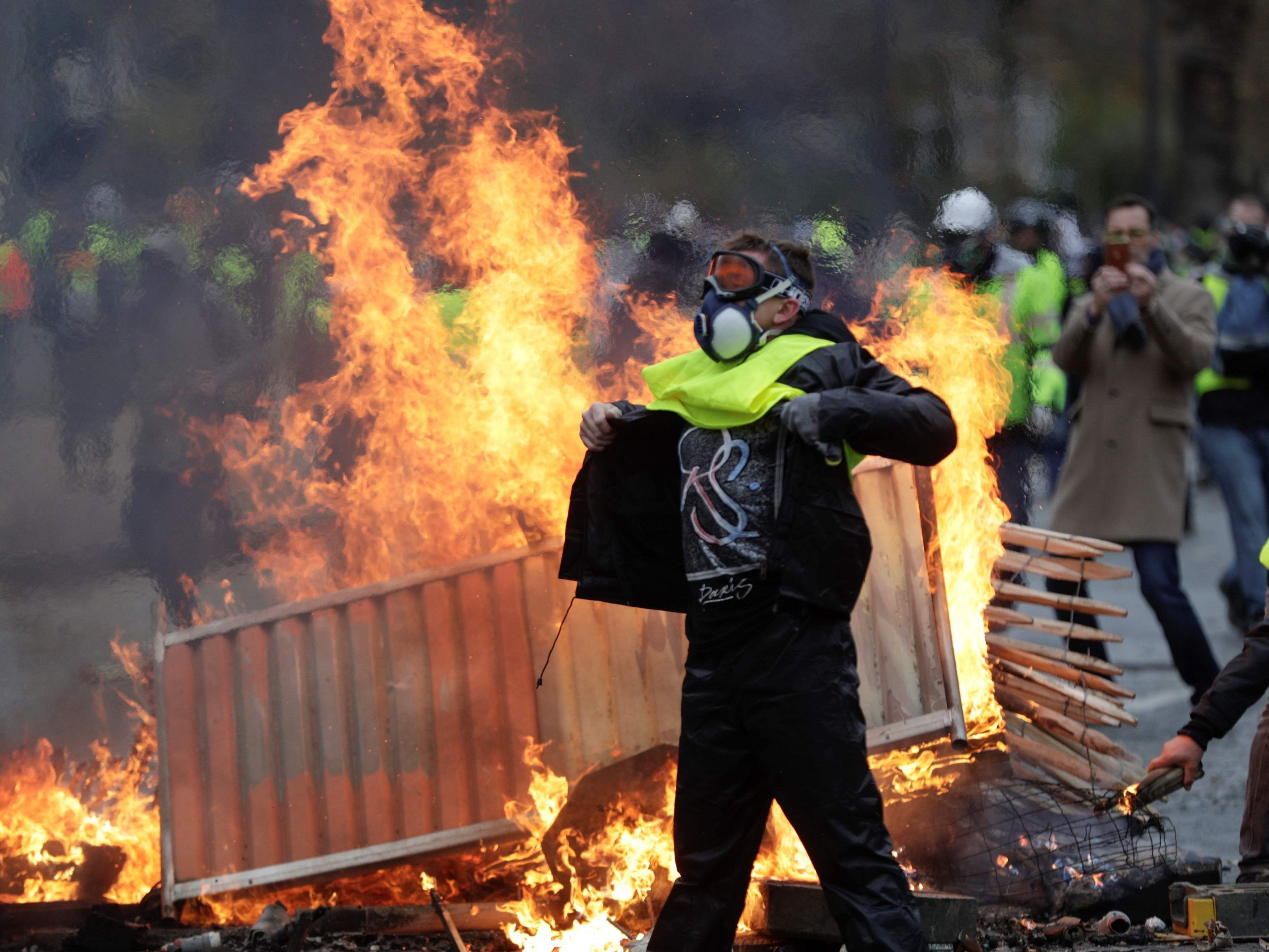 Proteste in Paris eskalieren. Proteste in Paris eskalieren.