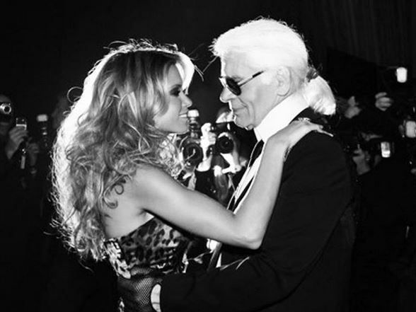 Viele Stars nahmen in den sozialen Netzwerken Abschied von Karl Lagerfeld. Viele Stars nahmen in den sozialen Netzwerken Abschied von Karl Lagerfeld.