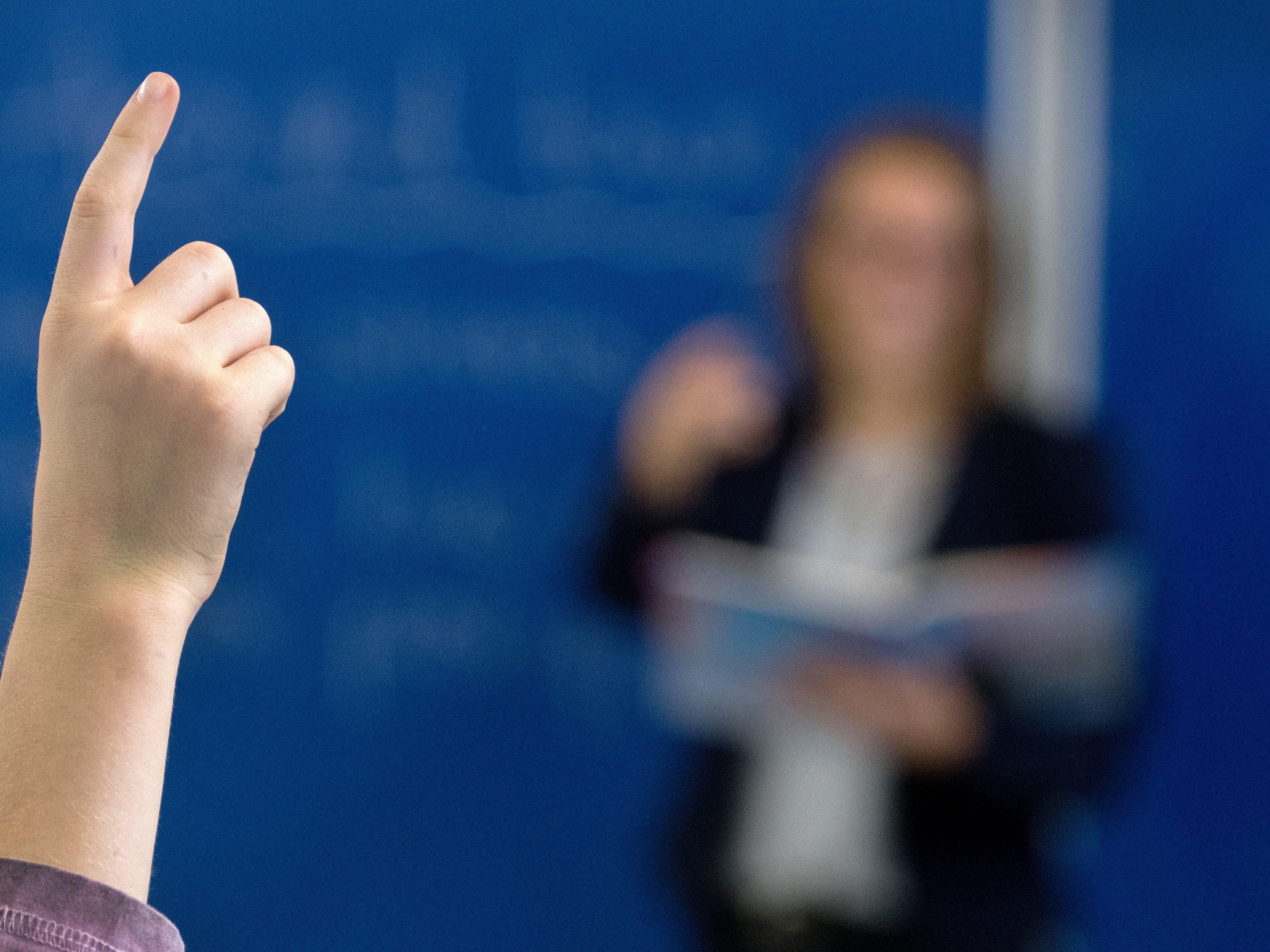Wen nexterne Vereine in Zukunft vor Klassen sprechen, muss der Lehrer oder die Lehrerin anwesend bleiben. Wen nexterne Vereine in Zukunft vor Klassen sprechen, muss der Lehrer oder die Lehrerin anwesend bleiben.