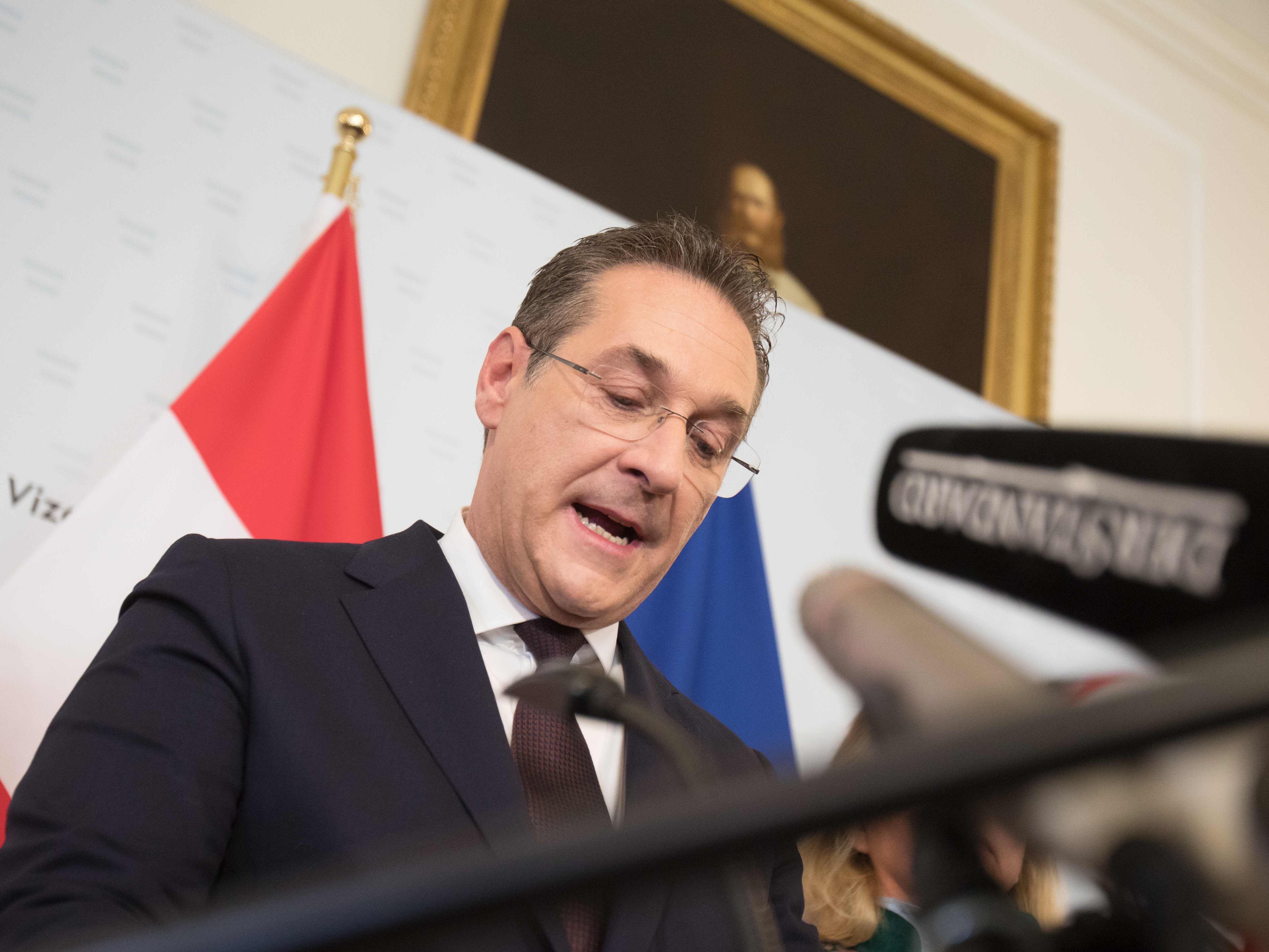 Strache hat noch nicht entschieden, ob er das Mandat annehmen wird. Strache hat noch nicht entschieden, ob er das Mandat annehmen wird.