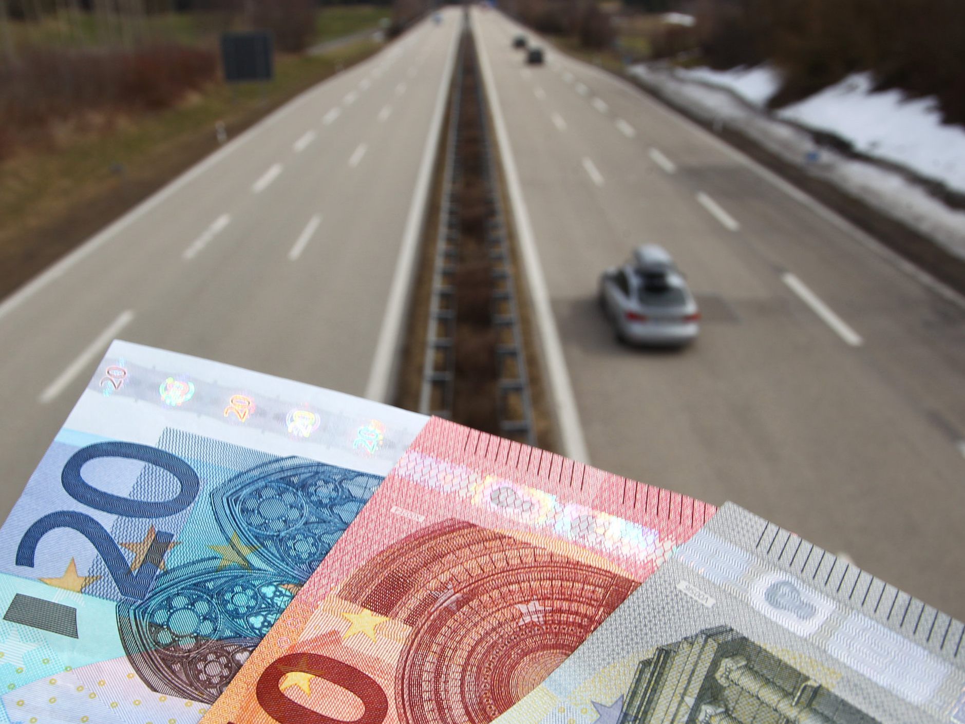 Die EU-Kommission hatte der Maut 2016 noch ihren Segen gegeben, der EuGH hat sie aber zu Fall gebracht. Die EU-Kommission hatte der Maut 2016 noch ihren Segen gegeben, der EuGH hat sie aber zu Fall gebracht.