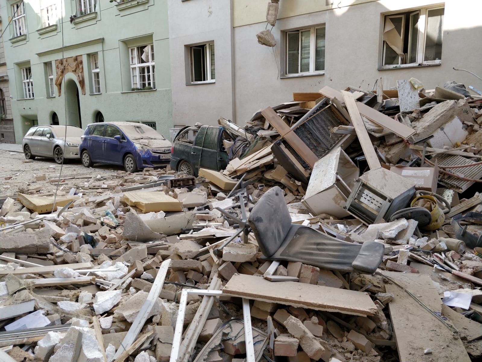 Die Frau wurde bei der Explosion leicht verletzt. Die Frau wurde bei der Explosion leicht verletzt.