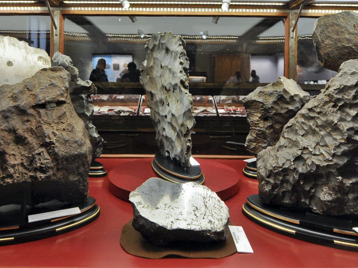 Das Naturhistorische Museum Wien verfügt über eine Meteoritensammlung. Das Naturhistorische Museum Wien verfügt über eine Meteoritensammlung.