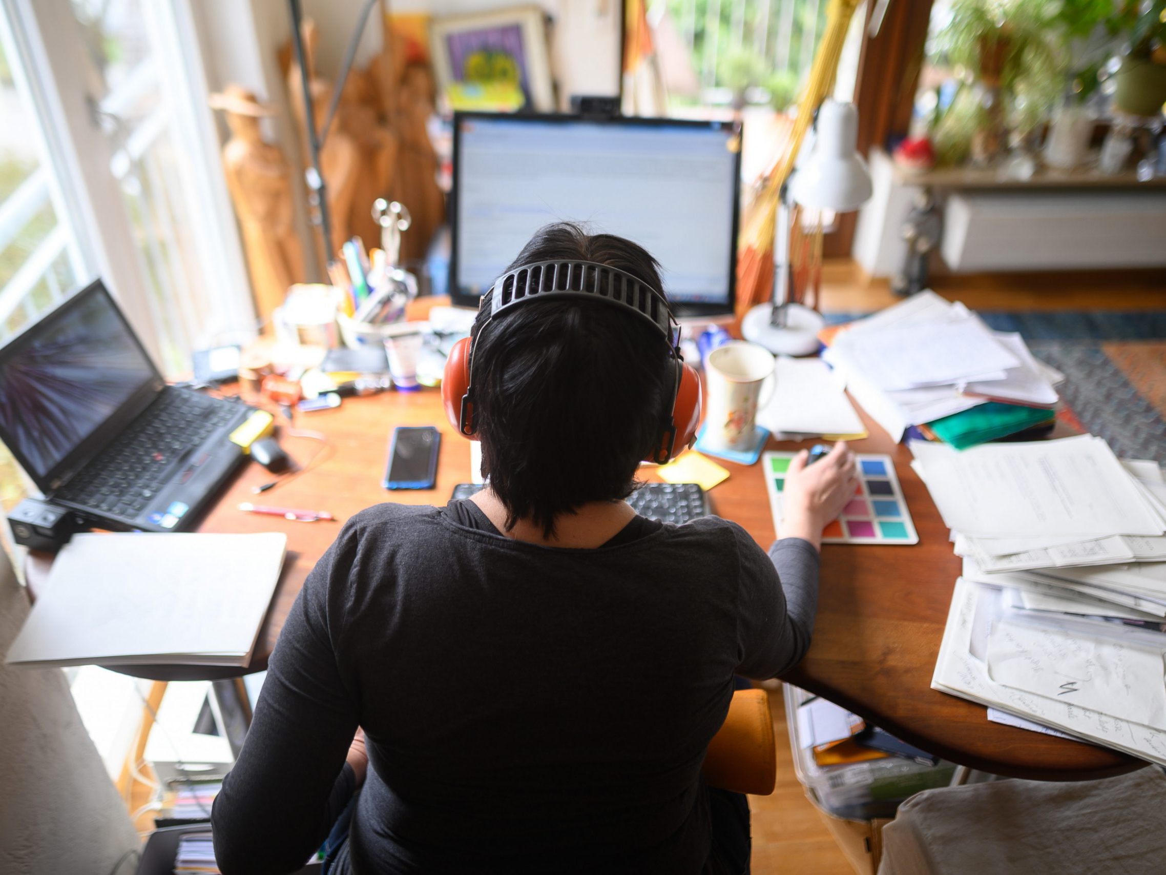 Die Arbeit abseits der Firma ist ab 2025 nicht mehr nur im eigenen "Homeoffice" möglich. Die Arbeit abseits der Firma ist ab 2025 nicht mehr nur im eigenen "Homeoffice" möglich.
